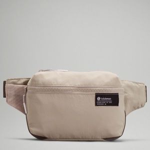 Lululemon Clean lines belt bag